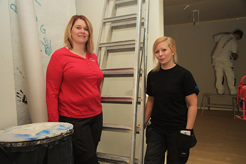Kati Sieppi och Heidi Kreivi jobbar som utbildare inom byggK